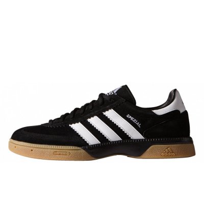 adidas Hallenschuh in black/white adidas Hallenschuh in black/white