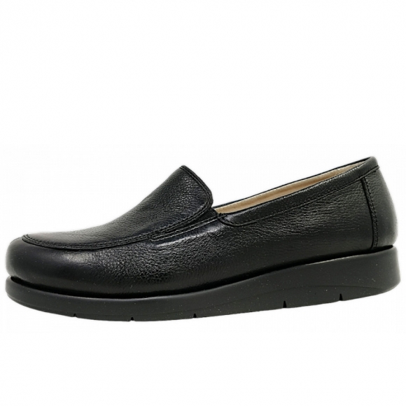 Caprice Slipper in 02B- BLACK NAPPA