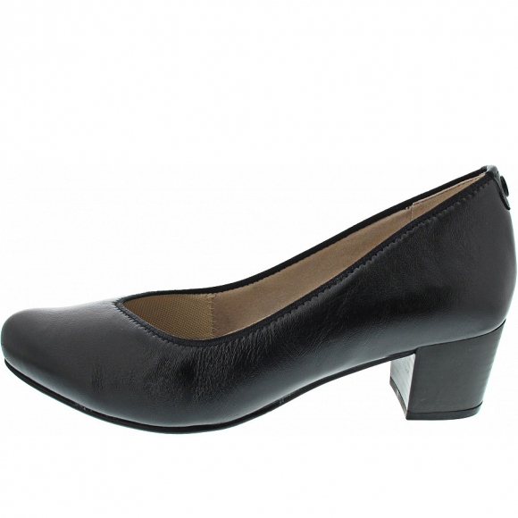 Caprice Pumps in black