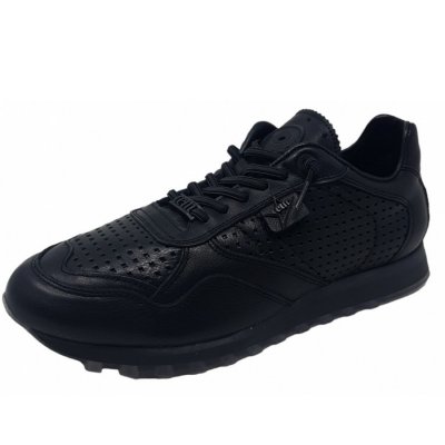 Cetti Sweet All Sneaker in black modelo used Cetti Sweet All Sneaker in black modelo used
