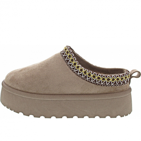 Claudia Ghizzani Clogs in sand