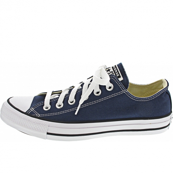 Converse Chucks in navy