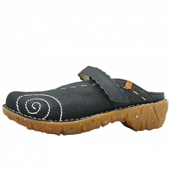 El Naturalista Yggdrasil Clogs in black