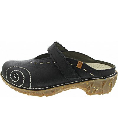 El Naturalista Yggdrasil Clogs in black El Naturalista Yggdrasil Clogs in black