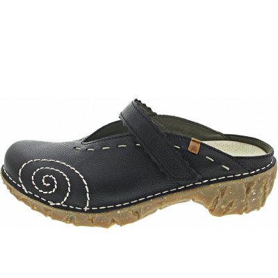 El Naturalista Yggdrasil Clogs in black