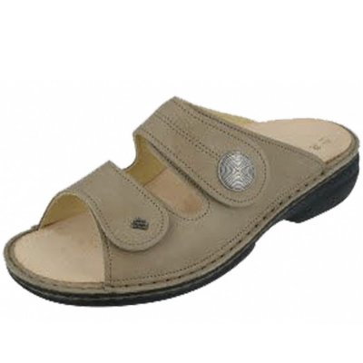 Finn Comfort in camel