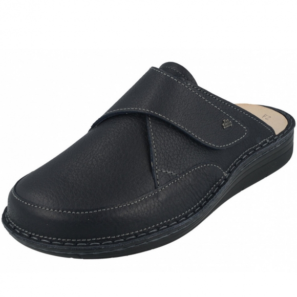 Finn Comfort in Navy