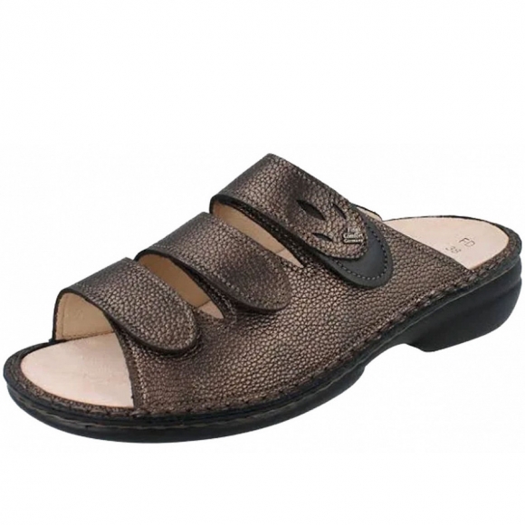 Finn Comfort in camel