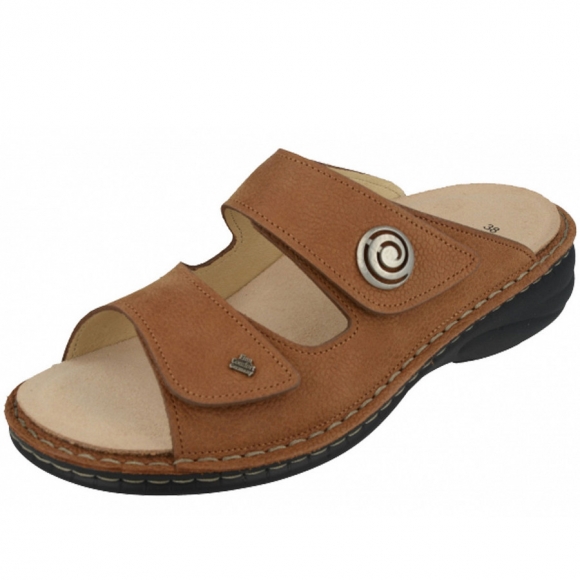 Finn Comfort in Cognac