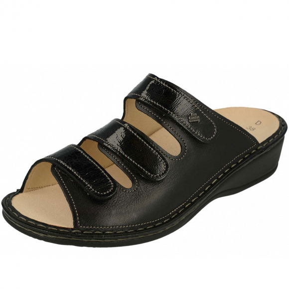 Finn Comfort in Schwarz