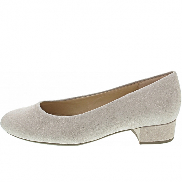 Gabor Pumps in sand
