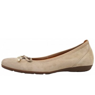 Gabor Ballerina in Desert