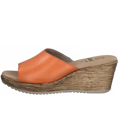 Jana Pantoletten in ORANGE