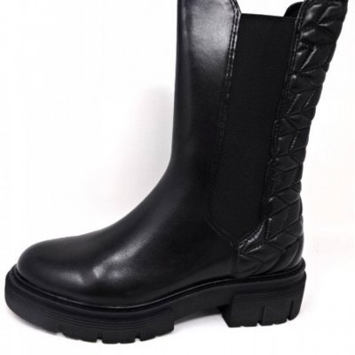 Marco Tozzi Stiefel in schwarz Marco Tozzi Stiefel in schwarz