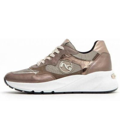 Nero Giardini fallen eine nr. größer aus Sneaker in beige