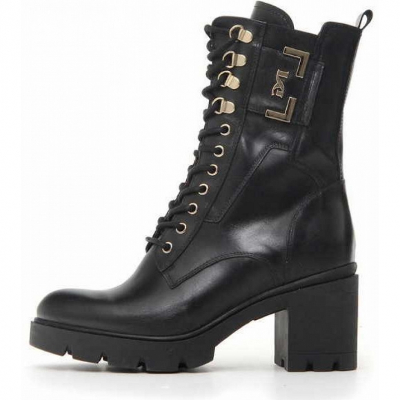 Nero Giardini fallen eine nummer größer aus Schnürstiefel in schwarz