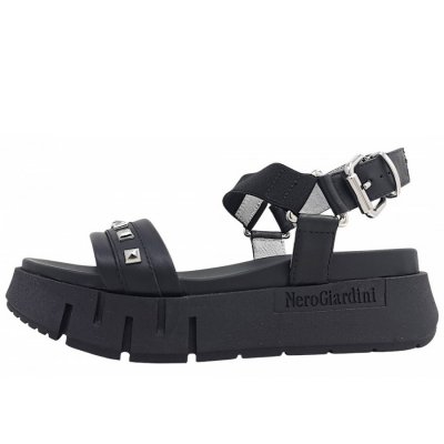 Nero Giardini Sandale in black 100