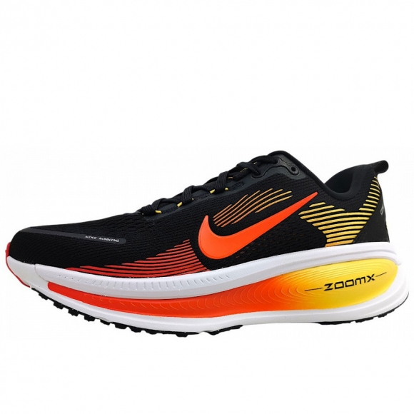 Nike Vomero 18 Sportschuh in black/crimson 016