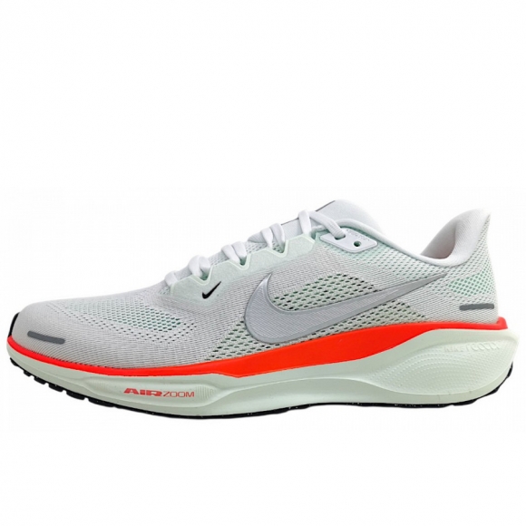 Nike Pegasus Sportschuh in white/metallic silber 115