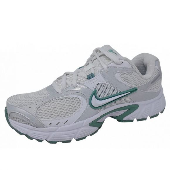 Nike V5RNR Sneaker in summit white grey