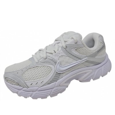 Nike V5 RNR Sneaker in white metallic silver