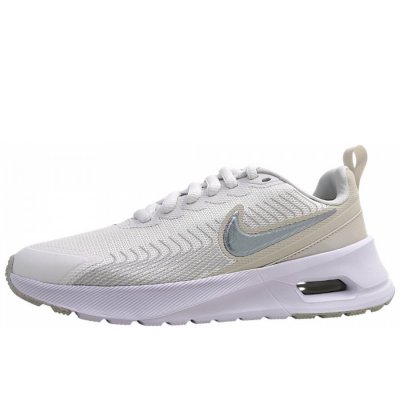 Nike Nuaxis sportlicher Schnürer in summit white/silver 100