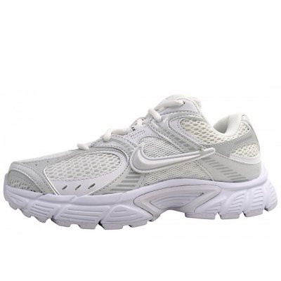 Nike VS RNR Sportschuh in white/silver 101