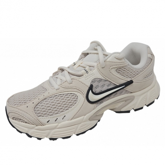 Nike V5 RNR Sneaker in brown black