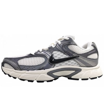 Nike V5 RNR Sportschuh in phantom/black 009