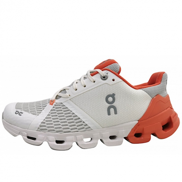 On Cloudflyer Laufschuh in white/coral