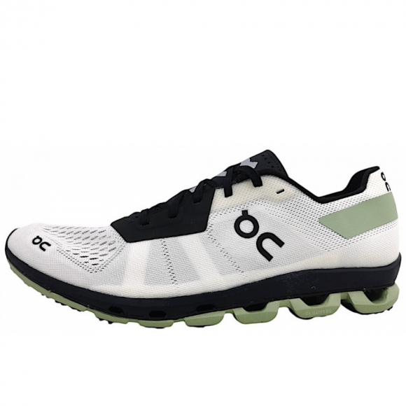 On Cloudflash Laufschuh in white/black
