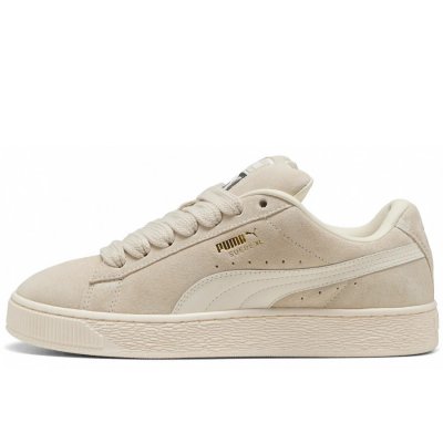 Puma in Alpine snow-warm white Puma in Alpine snow-warm white