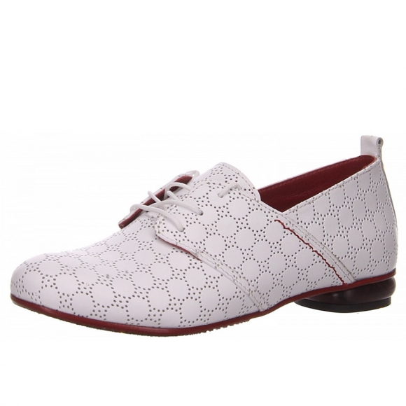 Simen Schnürer in weiß