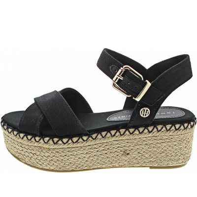 Tommy Hilfiger Shiny Touches Flatform We Sandalette in black Tommy Hilfiger Shiny Touches Flatform We Sandalette in black