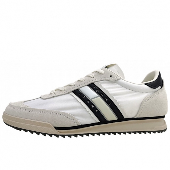 Tommy Hilfiger TJM Retro Runner Cleated sportlicher Schnürer in white black BDS