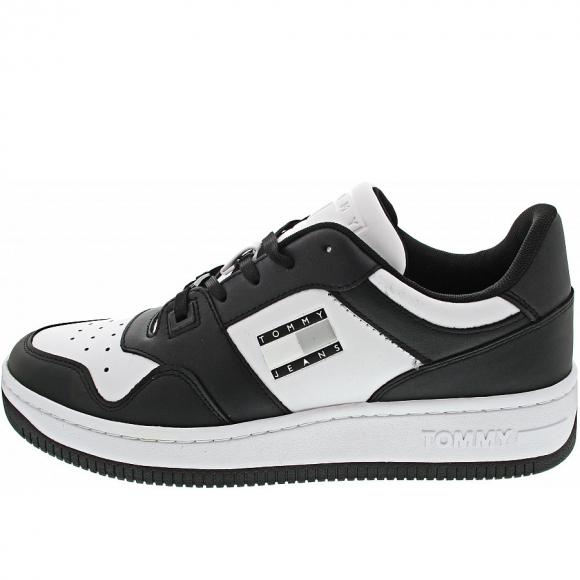 Tommy Jeans Basket Leather Sneaker in black