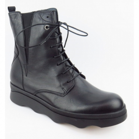 Wolky Akita CW black WF Stiefelette in schwarz