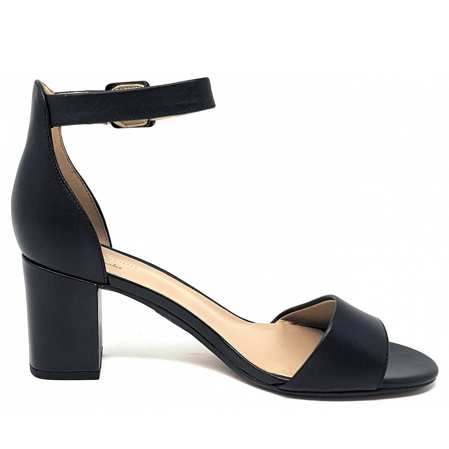 Clarks Deva Mey Sandalette in schwarz